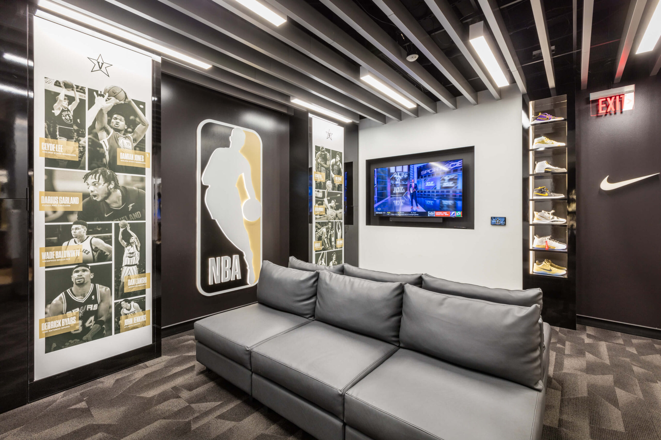 VandyLockerRooms041122_224